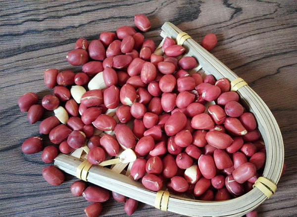 Roasted peanuts in red